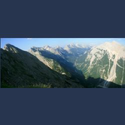 2010-07-09_17-26_Karwendel-HW_Grat8_Abstieg_B-Johannistal (4)_Pano-b.JPG